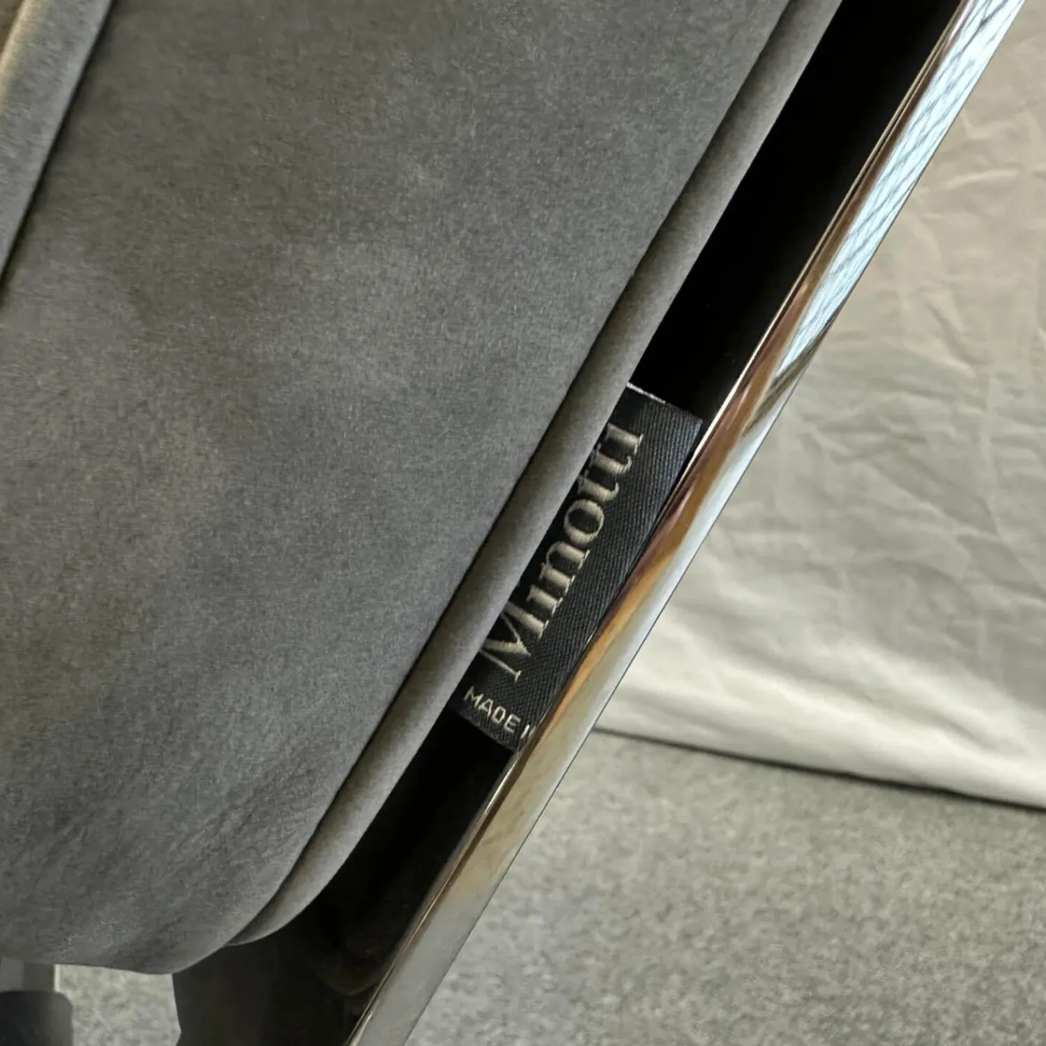 Minotti Loungesessel|Sessel Delaunay Quilt Nubukleder 11 Carbone Grau Kernledergurte Schwarz Gestell Glänzend Chrom