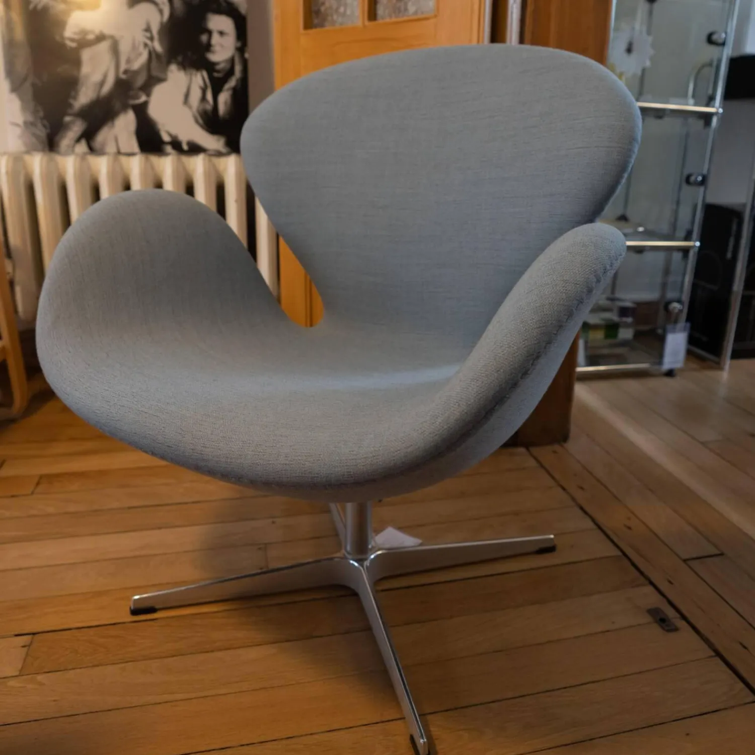 Fritz Hansen Relaxsessel|Sessel Der Schwan Stoff Christianshavn Hellblau Grau Meliert Gestell Verchromt