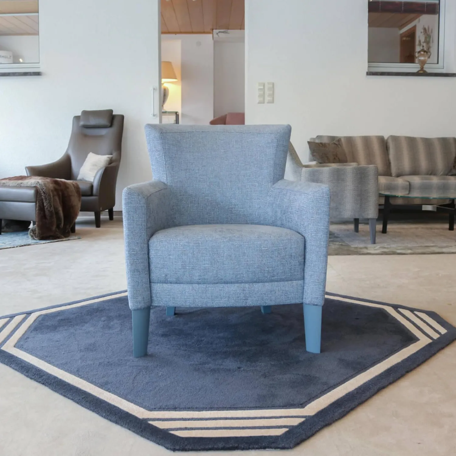 Bielefelder Werkstätten Relaxsessel|Sessel Donna Stoff Blaugrau Füße Blau Lackiert