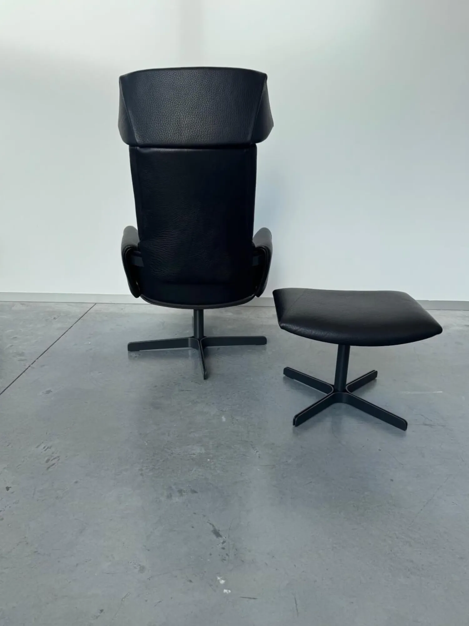 De Sede Relaxsessel|Sessel DS 343 Leder 10 Neck 11 Black Schwarz Gestell Metall Schwarzgrau Inklusive Hocker