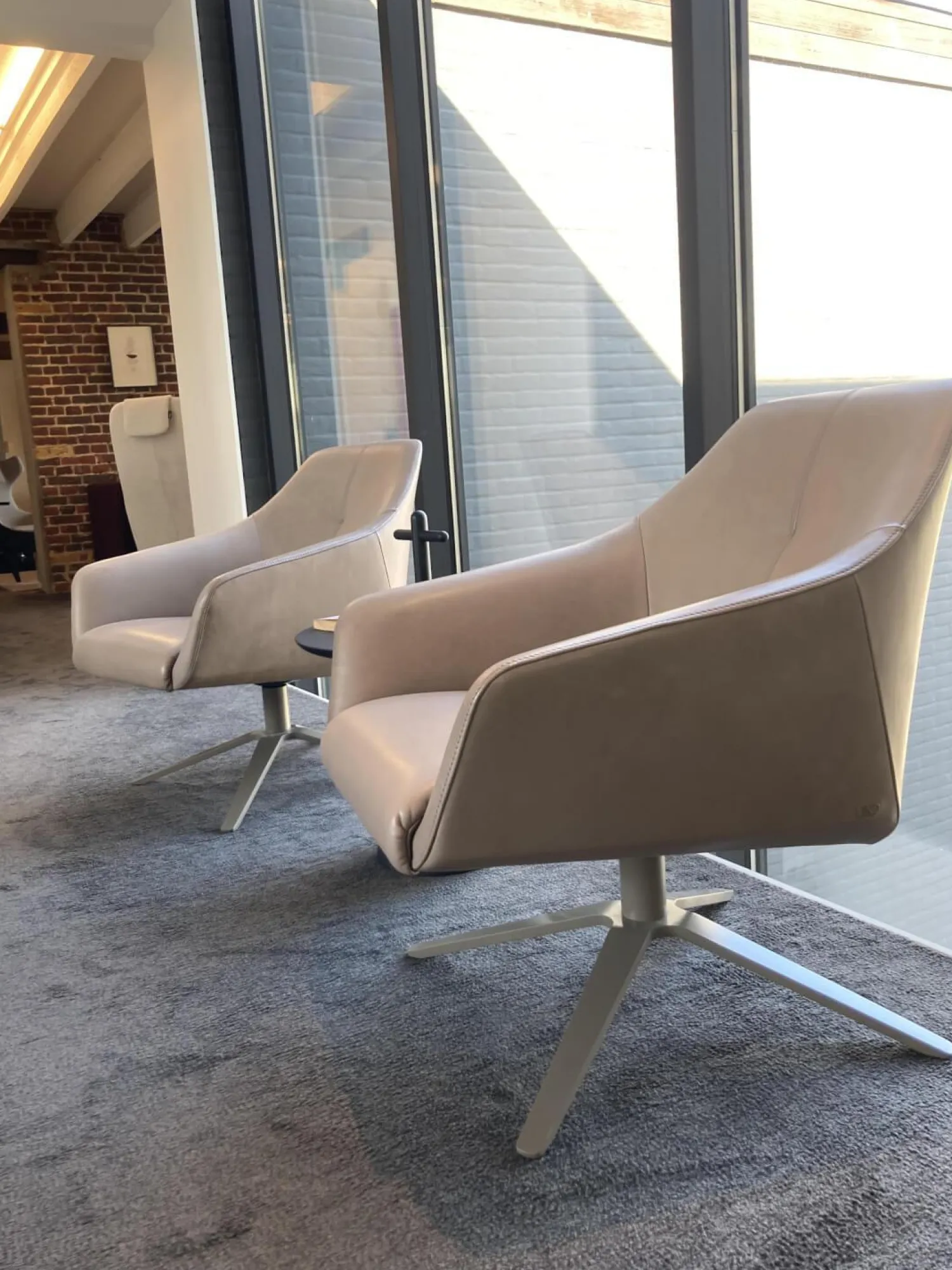 De Sede Loungesessel|Sessel DS 278-01 Leder Naturale Taupe Crème-Beige Vier-Sternfuss Taupe Lackiert Drehbar