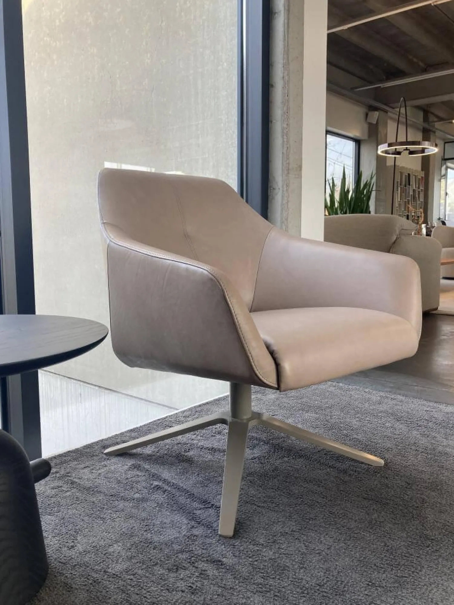 De Sede Loungesessel|Sessel DS 278-01 Leder Naturale Taupe Crème-Beige Vier-Sternfuss Taupe Lackiert Drehbar