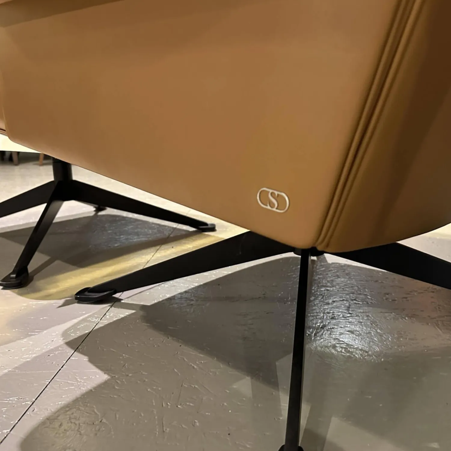 De Sede Relaxsessel|Sessel DS 0031 Leder Touch 25 Cuoio Braun Drehgestell 4 Sternfuß Schwarz Matt Beschichtet Mit Hocker DS-31