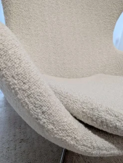 Fritz Hansen Relaxsessel|Sessel Egg Chair Stoff Karakorum Ecumee 007 Weiß Kreuzfuß Aluminium