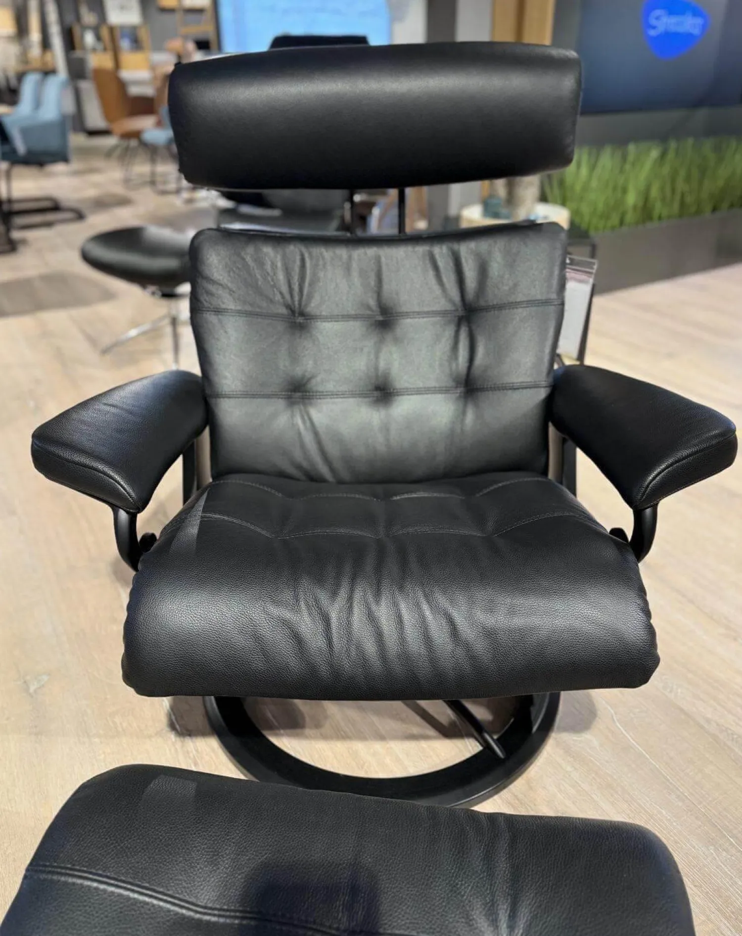 Stressless Relaxsessel|Sessel Erik L Leder Cori Black Schwarz Gestell Signature Metall Schwarz Matt Inklusive Hocker