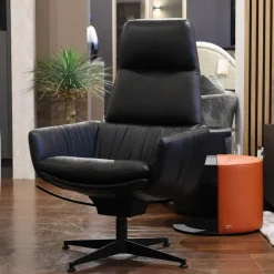 KFF Relaxsessel|Sessel Faye Casual Lounge Leder Sauvage 8105 Schwarz Gestell Metall Schwarz M02 Mit Kunststoffgleitern Inklusive Hocker