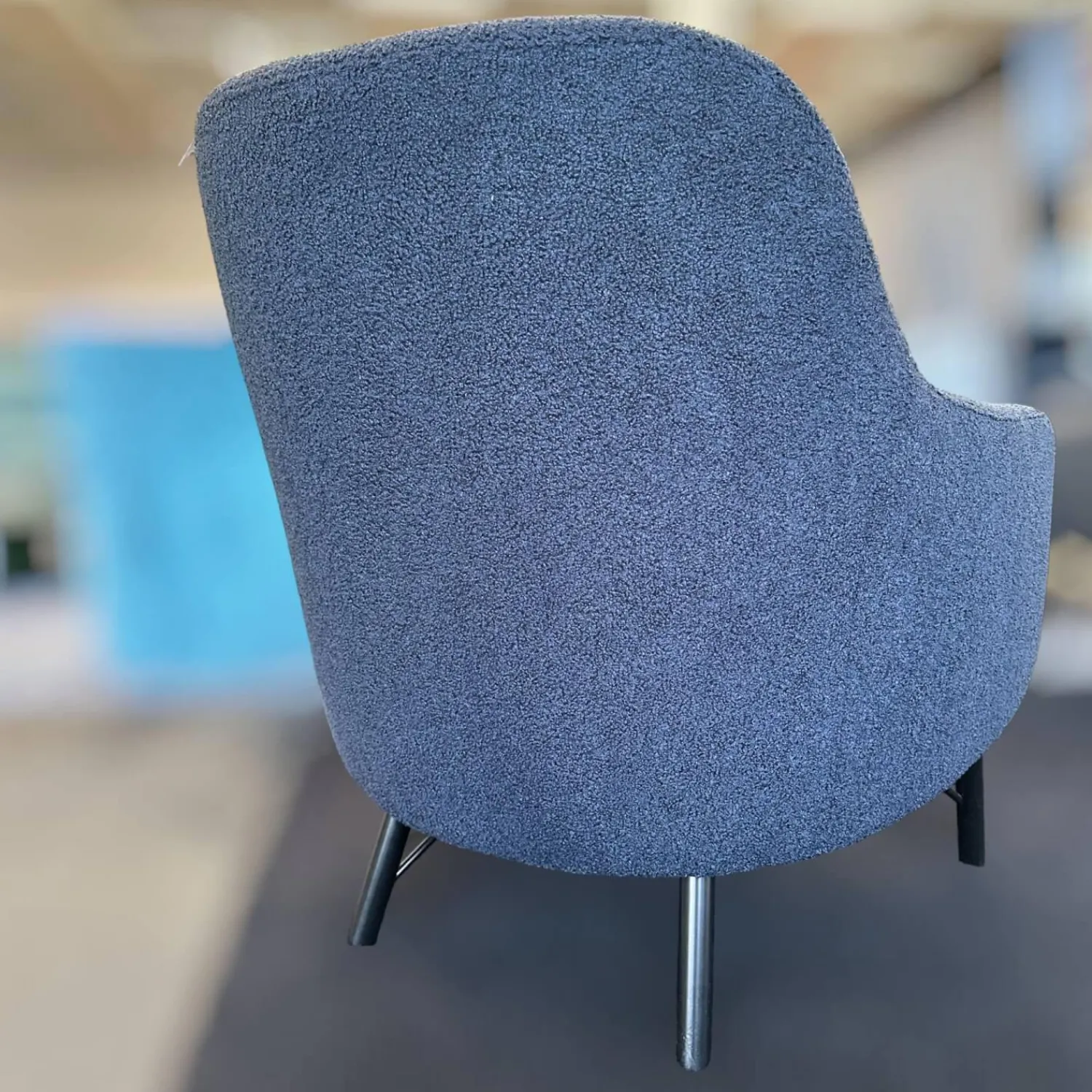 IP Design Loungesessel|Sessel Flow Bezug Chivasso Dunkelblau Füße Esche