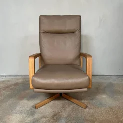 Signet Fernsehsessel|Relaxsessel|Sessel Gin Leder Prestige Walnuss Braun Gestell Eiche Massiv Geölt Inklusive Hocker