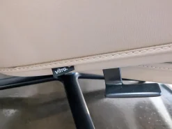 Vitra Relaxsessel|Sessel Grand Relax Leder Premium F Sand Beige Gestell Schwarz mit Ottoman