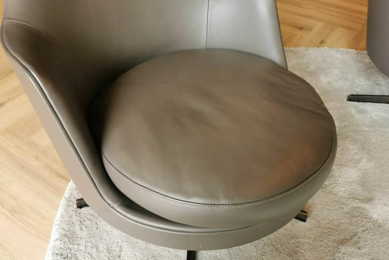 Flexform Relaxsessel|Sessel Guscioalto Leder de Luxe Grau Drehgestell Brüniert inkl. Nackenkissen