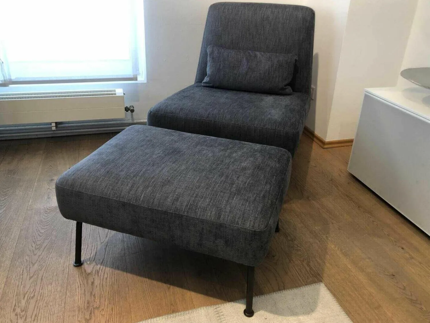 Ligne Roset Relaxsessel|Sessel Humphrey Stoff C 762 Blau Grau Gestell Braun mit Hocker