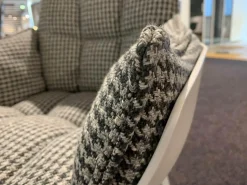 B&B Italia Einzelstühle|Relaxsessel|Sessel Husk Stoff Scozia 2489151 Grau Gestell Weiß Lackiert Ohne Drehfunktion