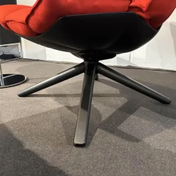 B&B Italia Relaxsessel|Sessel Husk Stoff Sidro Rot 2059700 Schale Untergestell Schwarz mit Hocker