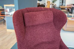 Wittmann Relaxsessel|Sessel Jolly Stoff Hug Me 010 Weinrot Gestell Schwarz Grau Pulverbeschichtet mit Kopfkissen