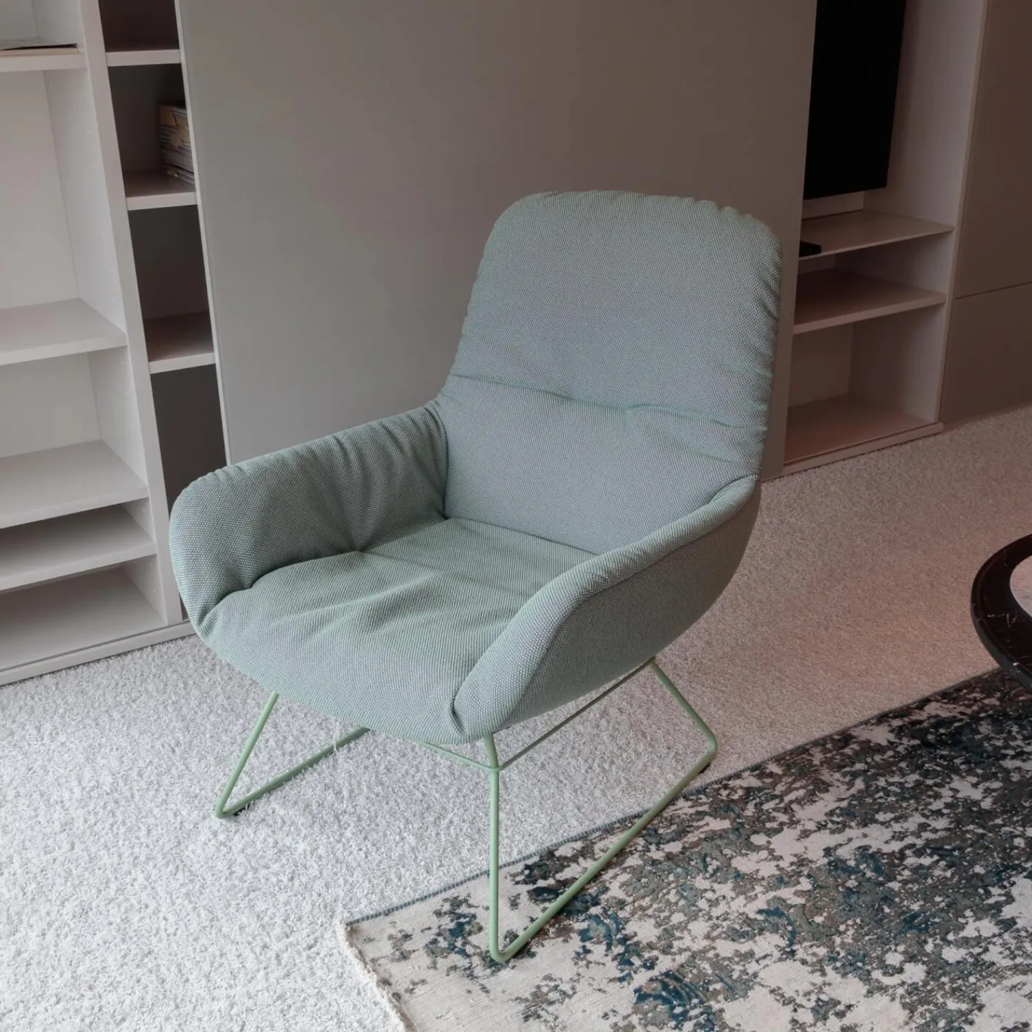 Freifrau Loungesessel|Sessel Leya Lounge Chair Stoff Opera Aloe Grau Drahtgestell RAL 6021 Blassgrün Grün Mit Kunststoffgleitern