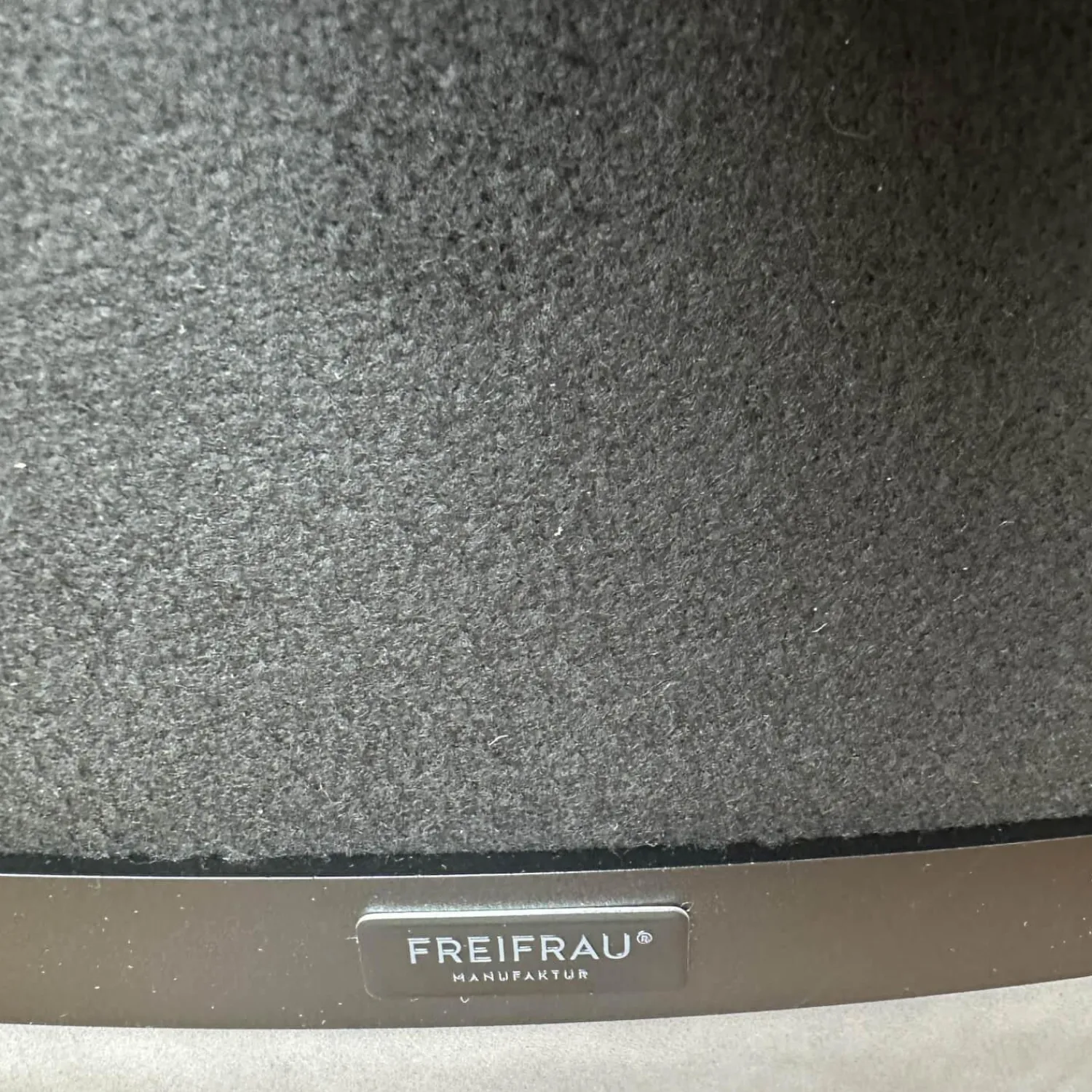 Freifrau Relaxsessel|Sessel Leya Wingback Chair Innen Stoff Shake Walnut Braun Grau Außen Leder Muscat Carbon Braun Grau Mit Hocker