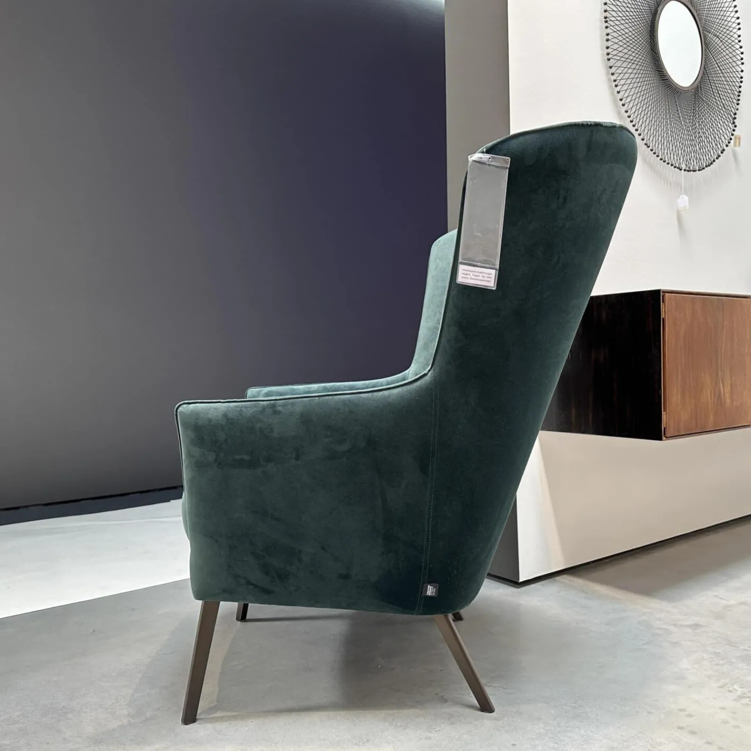 Christine Kröncke Relaxsessel|Sessel Lilou Stoff Allure Velvet Forest 085 Grün Gestell Metall Rauchbraun Mit Rückenkissen