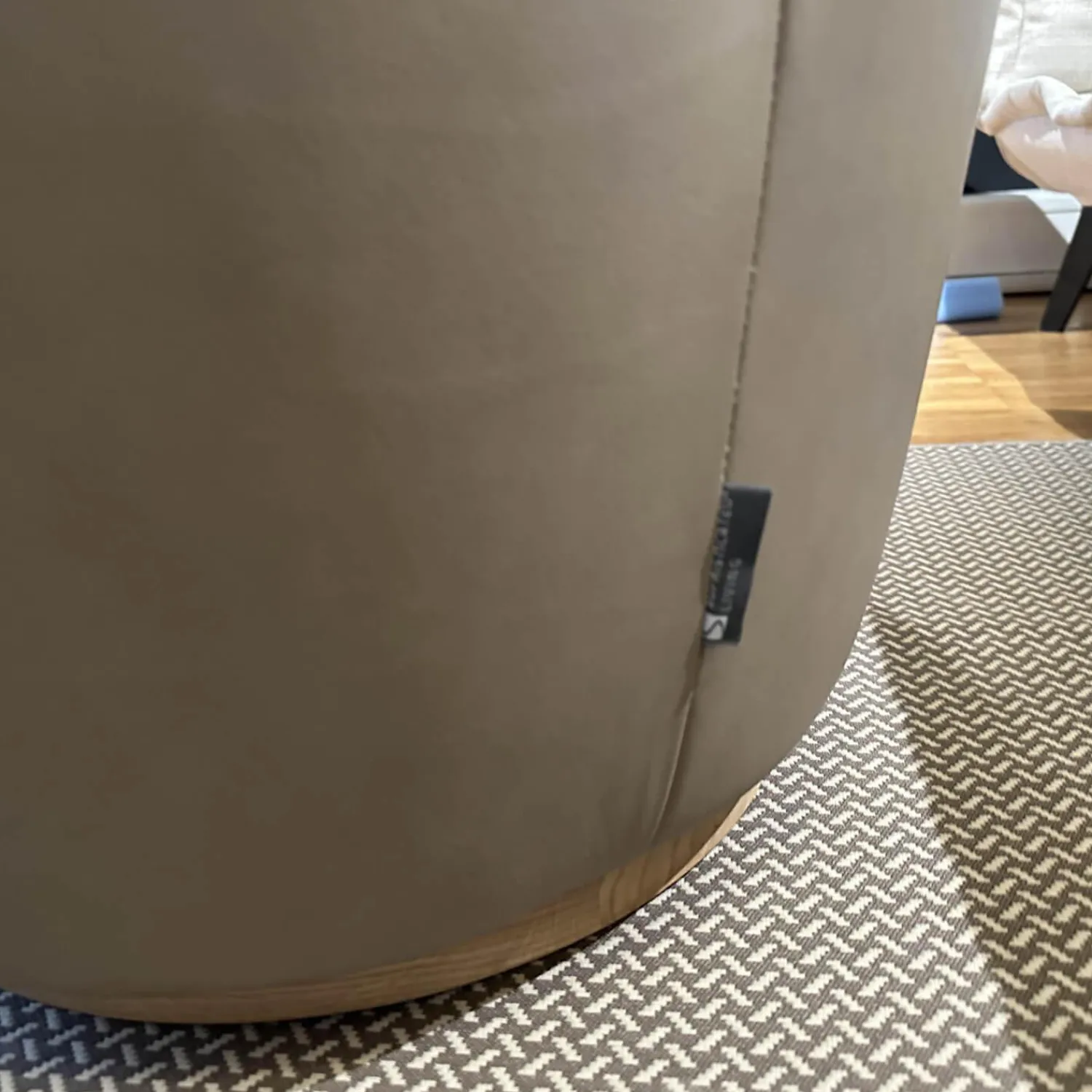 Sophisticated Living Loungesessel|Sessel Malia Lounge Bezug Leder Sauvage Cappuccino Braun Fuß Eiche Inklusive Hocker Bezug Leder Kenia Caffé Braun