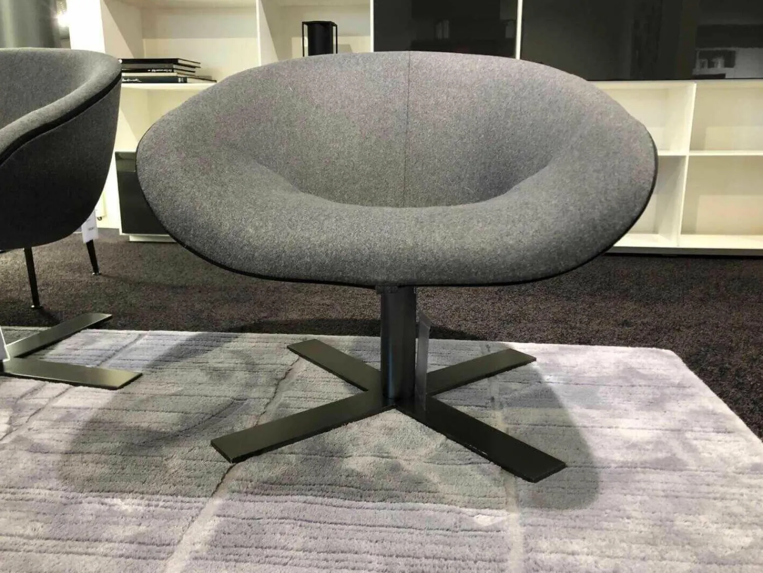 B&B Italia Relaxsessel|Sessel Mart MPG15 Stoff Sera Dunkelgrau Gestell Nickel Bronzefarben