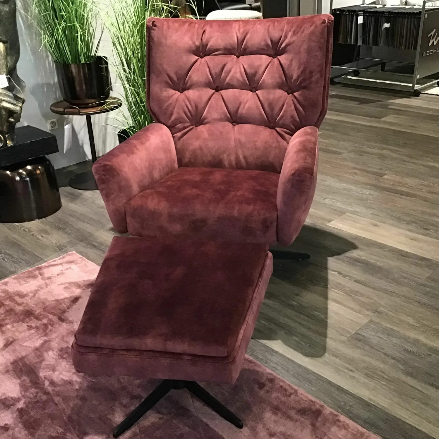 Comfort Republic Loungesessel|Sessel Maximilian Stoff Ispra Winered Rot Kreuzfuß Metall Schwarz Mit Hocker