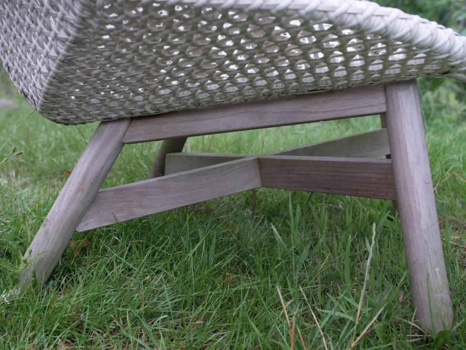 DEDON Loungemöbel|Sessel Mbrace Club Chair Outdoor Geflechtfarbe 140 Sea Salt Weiß-Grau Teakgestell Mit Sitzkissen Stoff Natura Laurel Cremeweiß