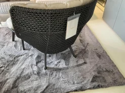 DEDON Loungemöbel|Sessel Mbrace Kissen Stoff Natura Off White Weiß Geflecht Arabica Braun Gestell Aluminium Black Pepper Schwarz Inklusive Hocker