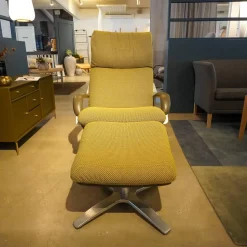 Berg Furniture Relaxsessel|Sessel Mit Hocker Nasa Stoff Grün Gemustert Arm Und Rückenlehne Dunkelgraues Leder