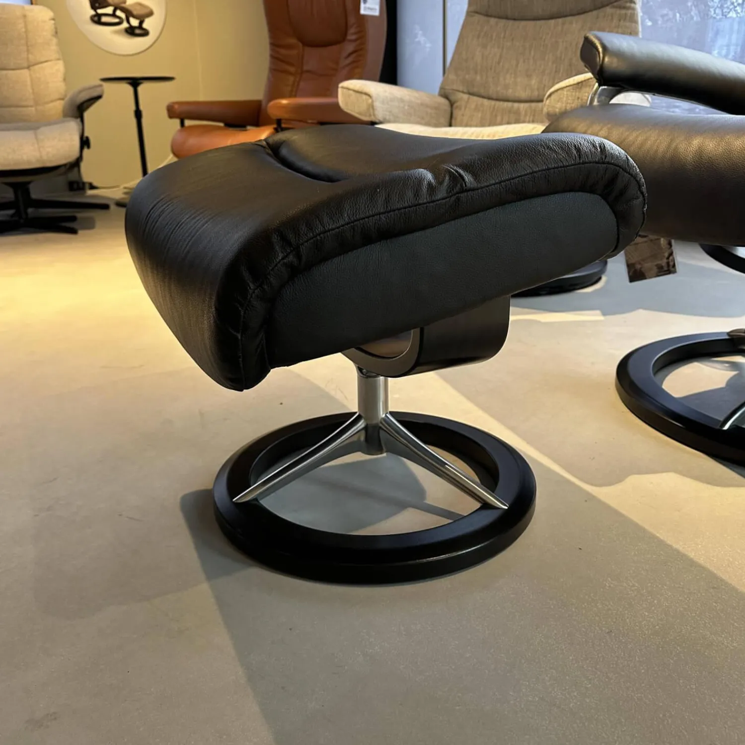 Stressless Relaxsessel|Sessel Mit Hocker View L Signature Bezug Leder Batick Black Schwarz Gestell Schwarz