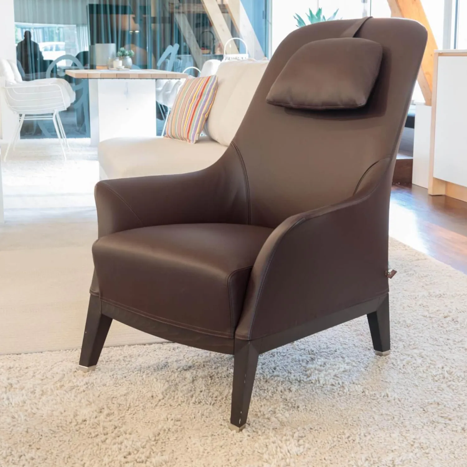 Giorgetti Loungesessel|Sessel Normal Leder 2212 Dunkelbraun Gestell Buche Matt Gebeizt Inklusive Hocker Und Kopfkissen