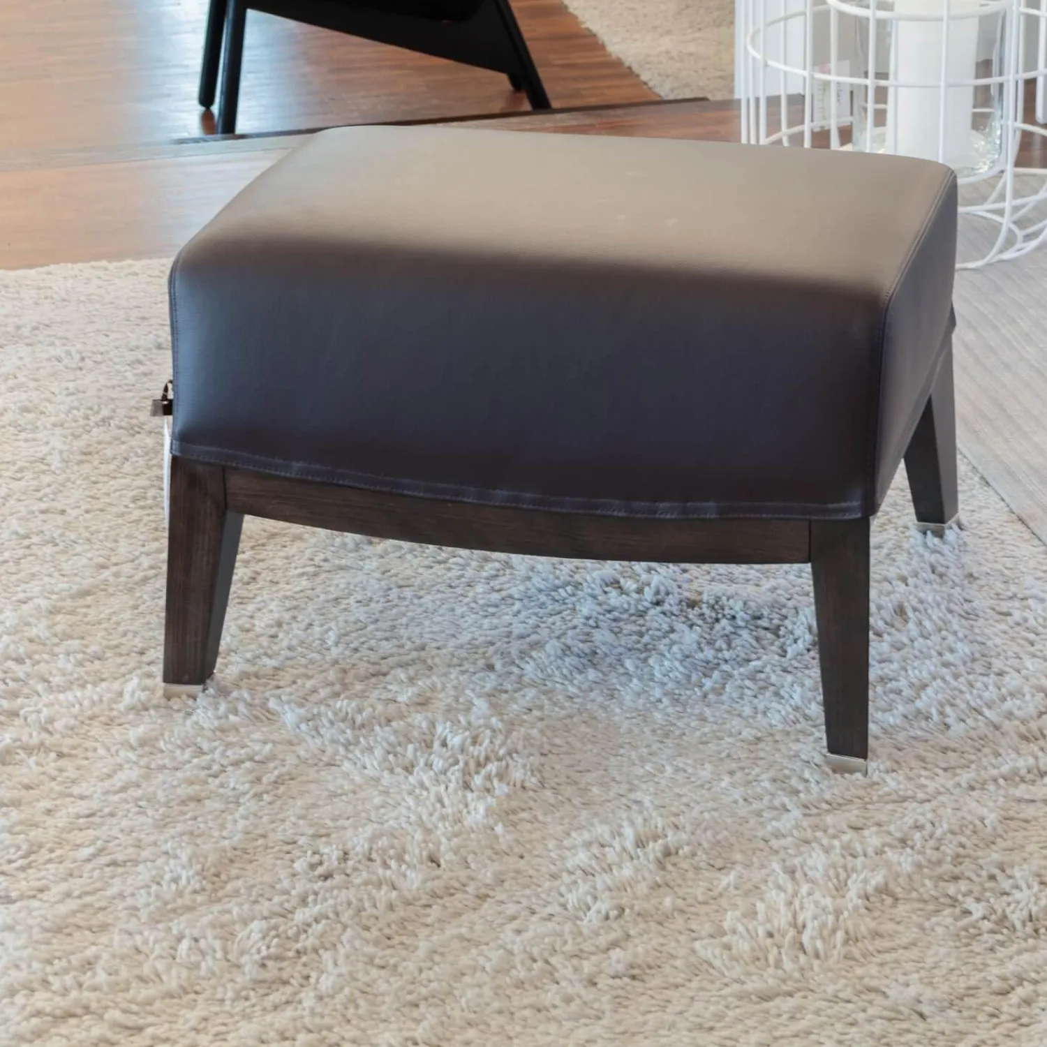 Giorgetti Loungesessel|Sessel Normal Leder 2212 Dunkelbraun Gestell Buche Matt Gebeizt Inklusive Hocker Und Kopfkissen