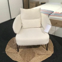 Kare Design Loungesessel|Sessel Peppo Textilgewebe Bouclé Weiß Gestell Metall Schwarz Mit Rückenkissen