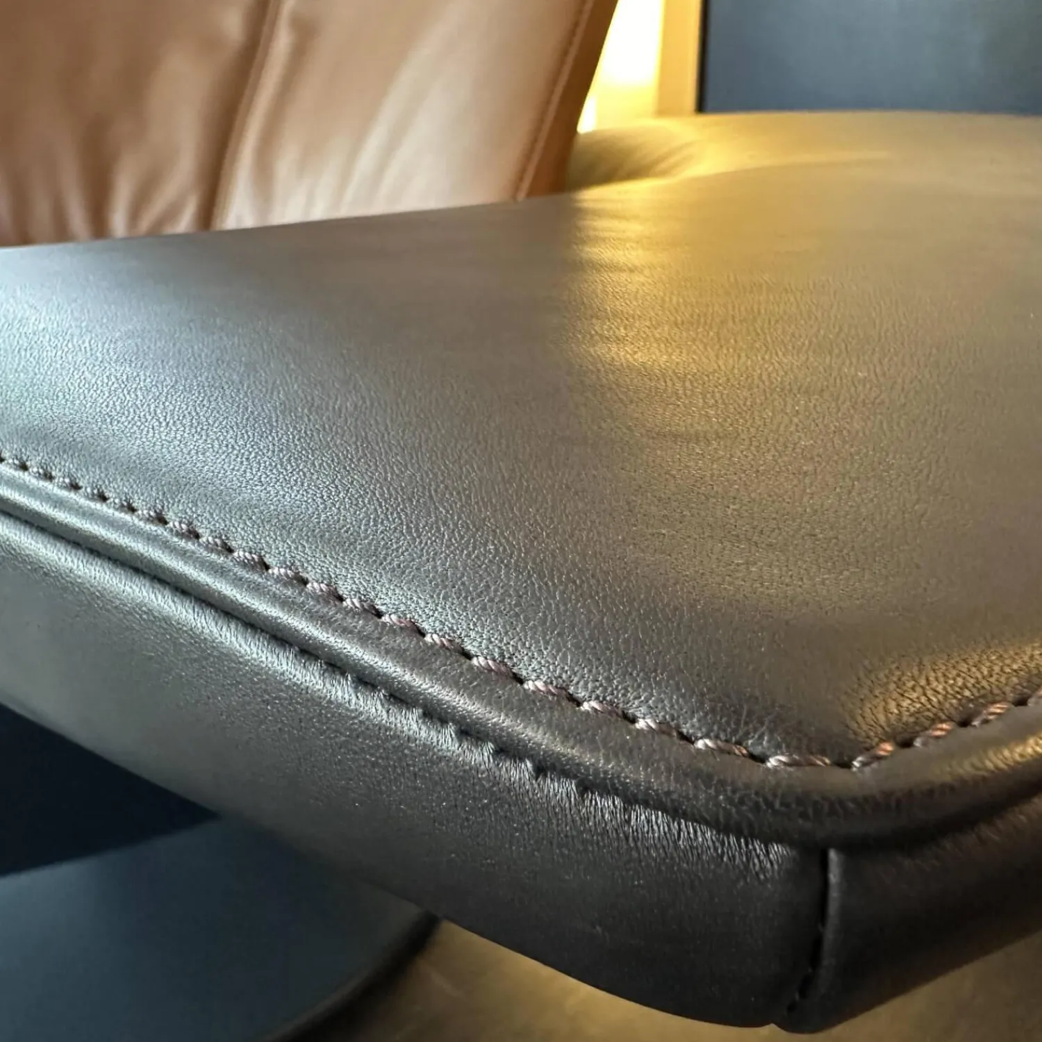 FSM Loungesessel|Sessel PLI Leder T35 Cuoio Braun Drehteller Schwarz Matt Mit Beinauflage Leder T49 Espresso Dunkelbraun