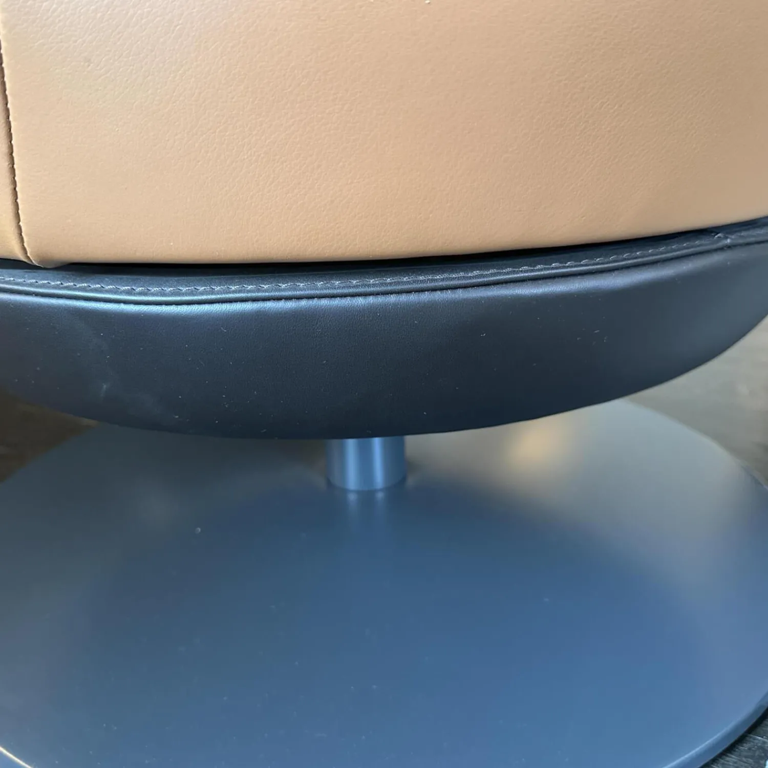 FSM Loungesessel|Sessel PLI Leder T35 Cuoio Braun Drehteller Schwarz Matt Mit Beinauflage Leder T49 Espresso Dunkelbraun