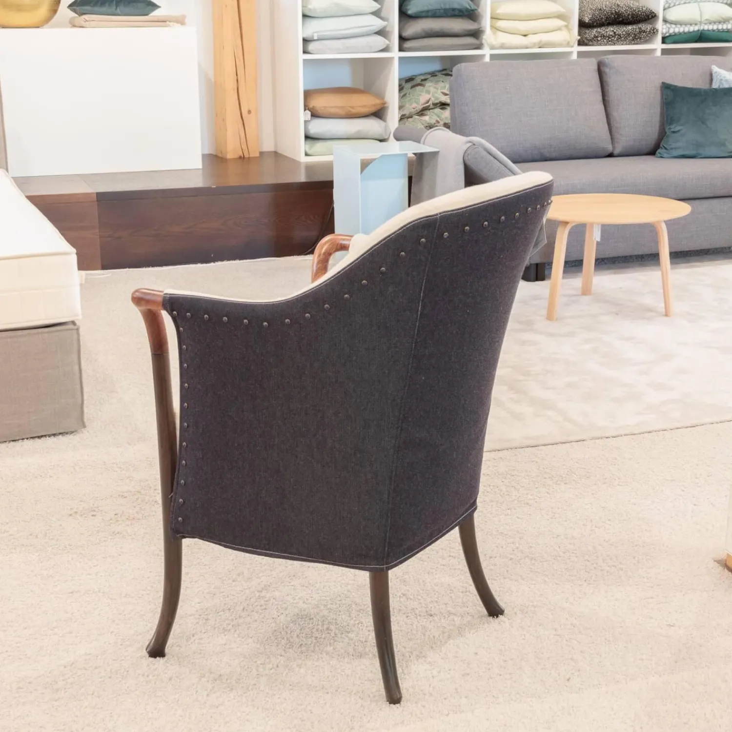 Giorgetti Loungesessel|Sessel Progetti 33220 Fashion Wolle Innen Kamet 2413 Weiß Außen Denim 100 Grau Gestell Matte Beizung Lack No 91