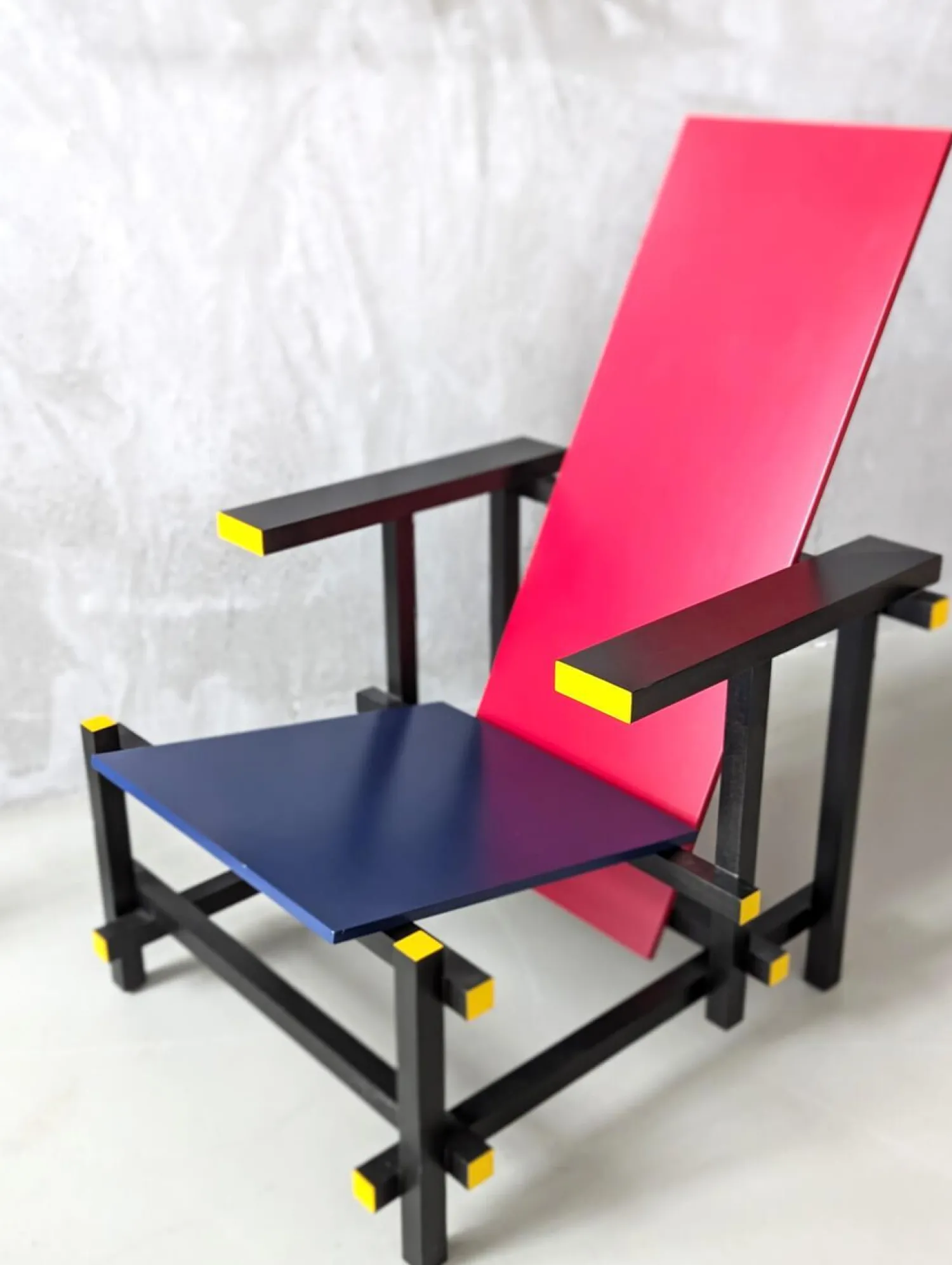 Cassina Loungesessel|Sessel Red and Blue Schichtholz Birke und Furnier Buche Mattglanz Blau Und Rot Gestell Buche Massiv Mattschwarz