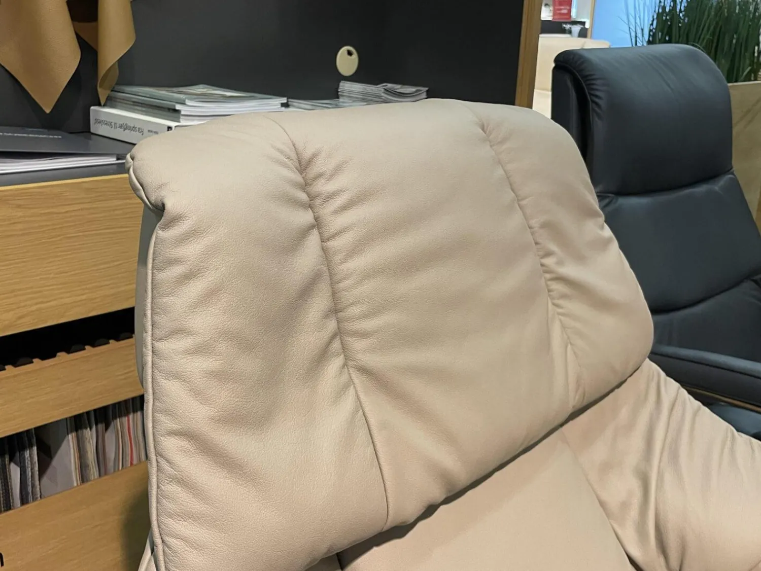 Stressless Relaxsessel|Sessel Reno M Leder Paloma 094 Mushroom 45 Braun Gestell Cross Metall Chrom Mit Hocker