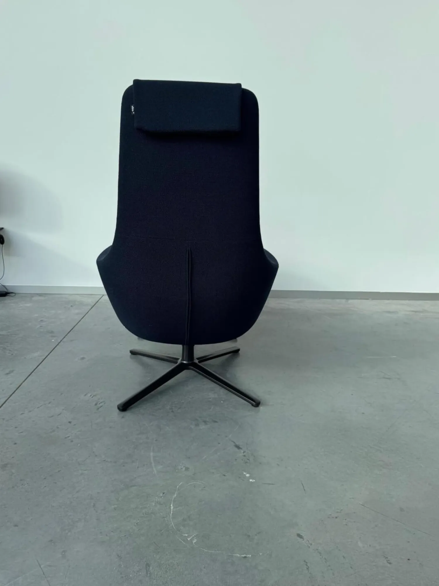 Vitra Relaxsessel|Sessel Repos Stoff Credo 08 Dunkelblau Schwarz Gestell Metall Basic Dark Pulverbeschichtet Inklusive Hocker