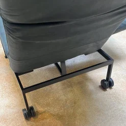 Brühl Loungesessel|Sessel Roro Small Leder Glove Schwarz Gestell Schwarz Pulverbeschichtet Mit Rollen Schwarz