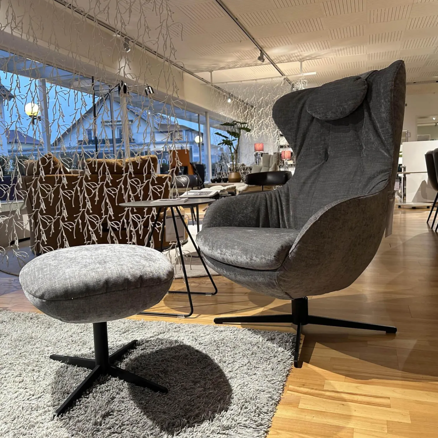 Signet Relaxsessel|Sessel Shar Pei Stoff Abby Grau Gestell Grau mit Hocker