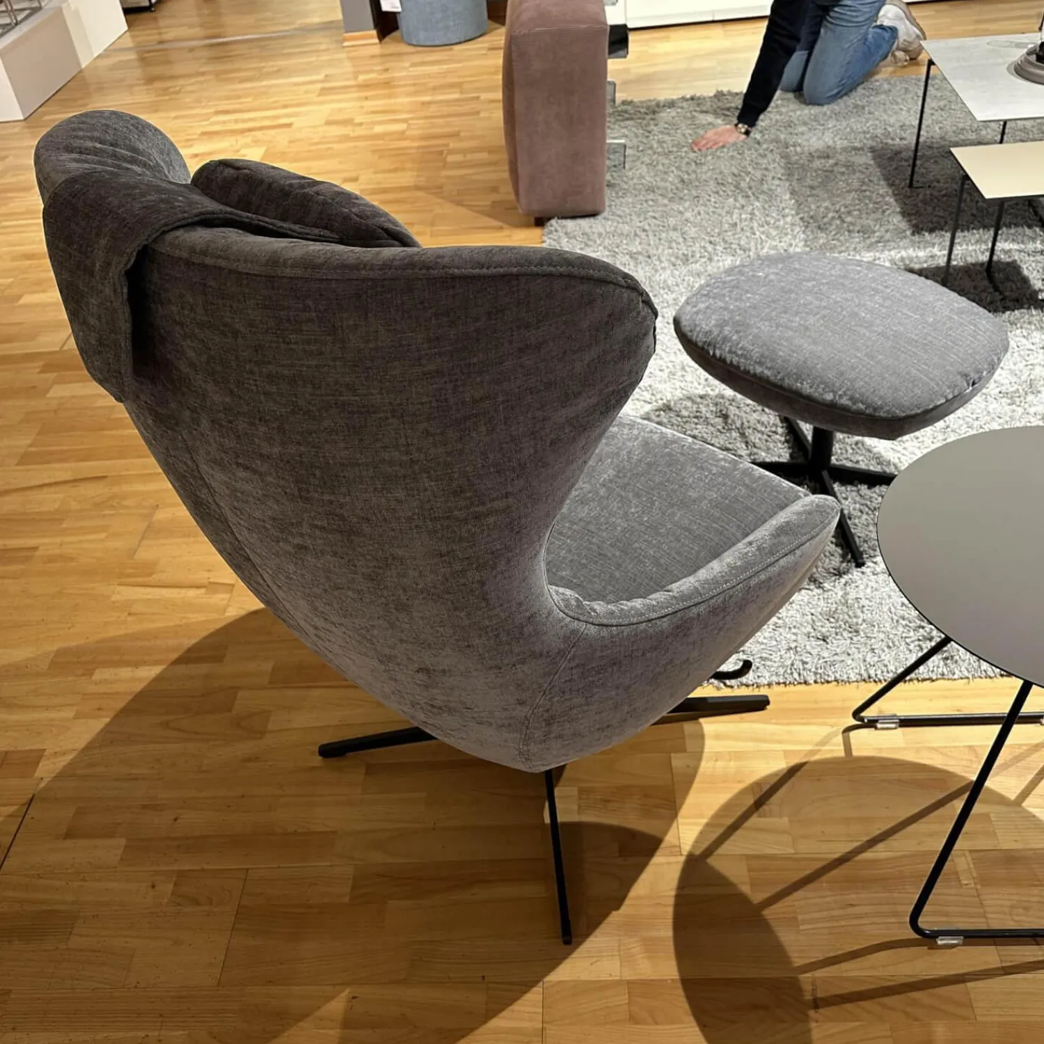 Signet Relaxsessel|Sessel Shar Pei Stoff Abby Grau Gestell Grau mit Hocker