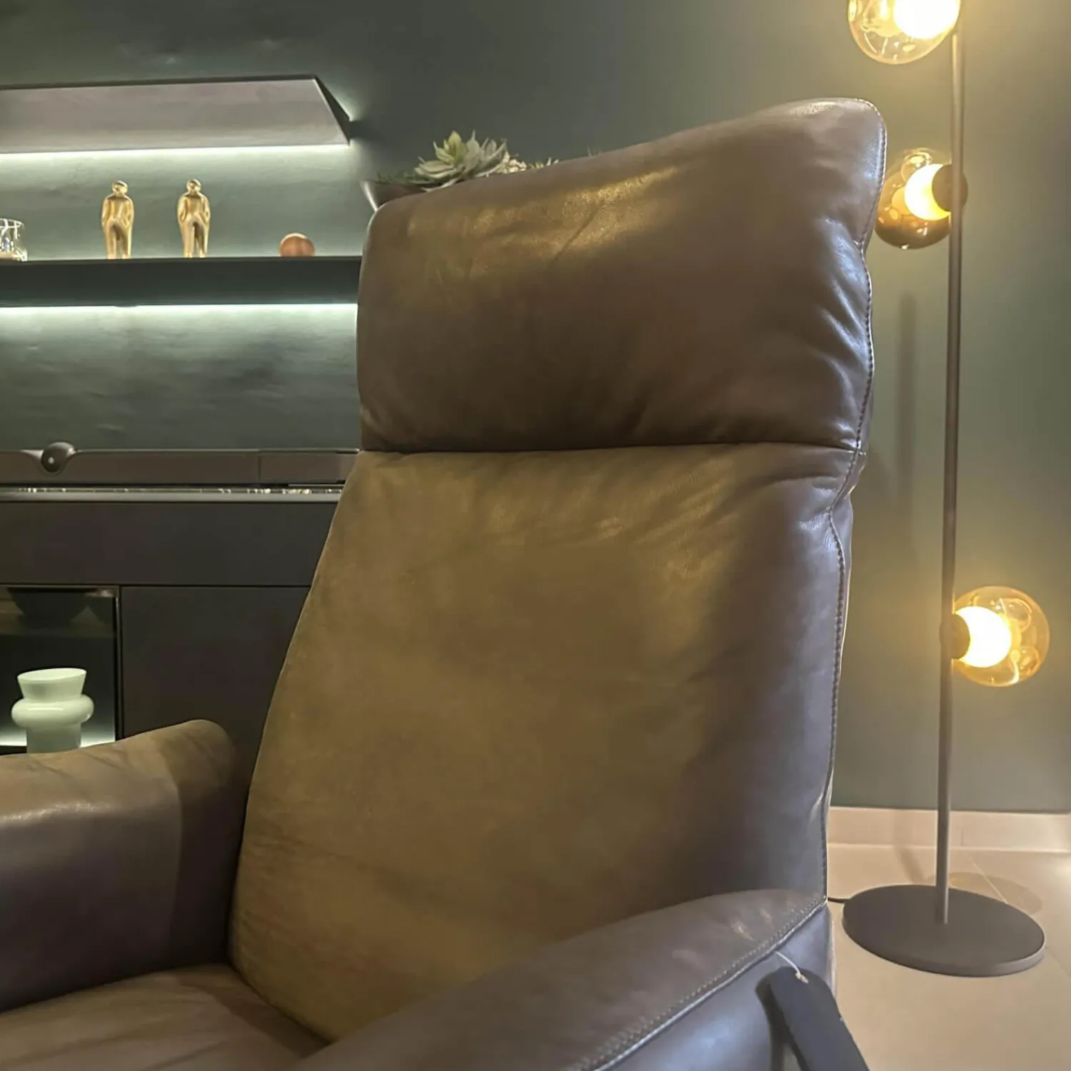 FSM Relaxsessel|Sessel Shelby Außen Leder Kashmir Schwarz Innen Leder Naturale Espresso Braun Gestell Stahl Schwarz Pulverbeschichtet