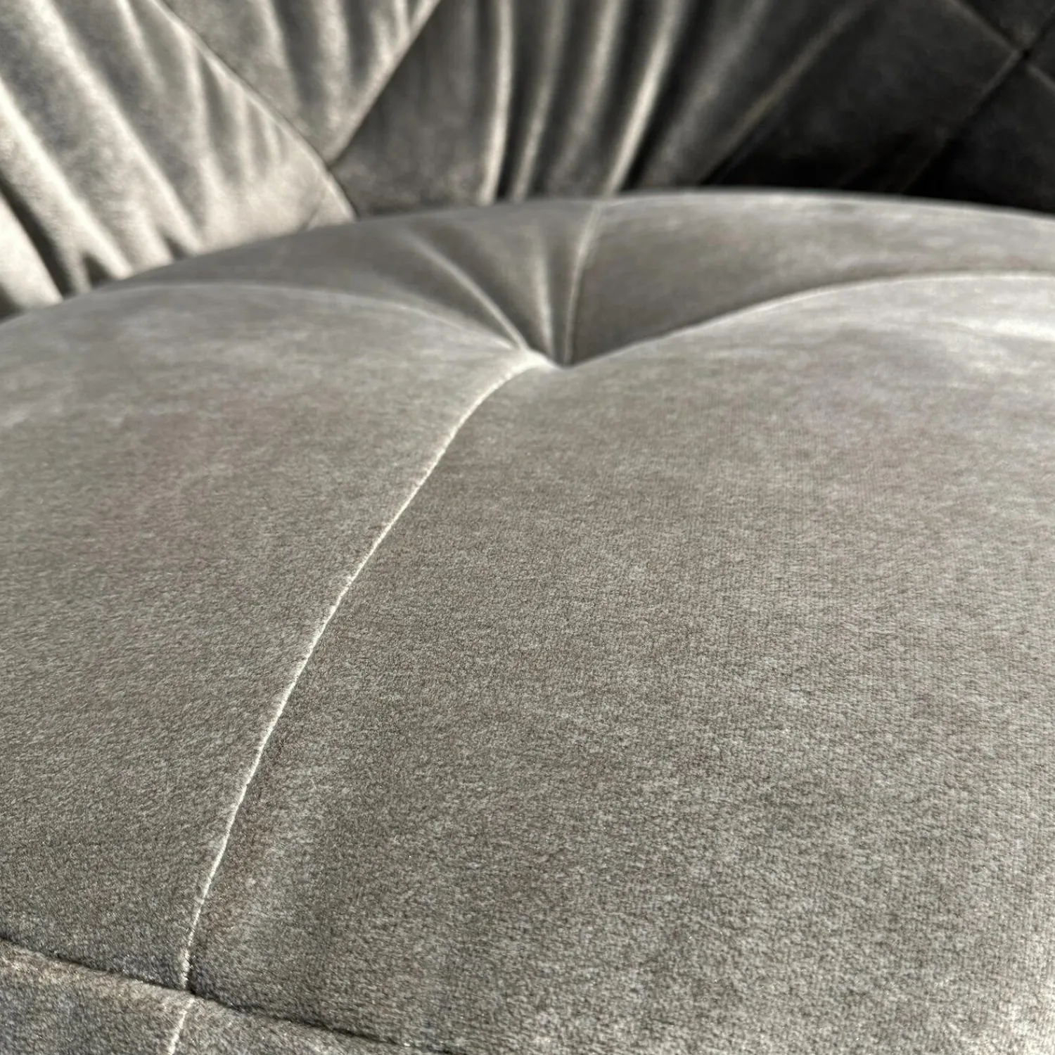 Bretz Loungesessel|Sessel Teratai aus Stoff 66 8480 Eisgrau Tellerfuß Teilpoliert Inklusive Hocker