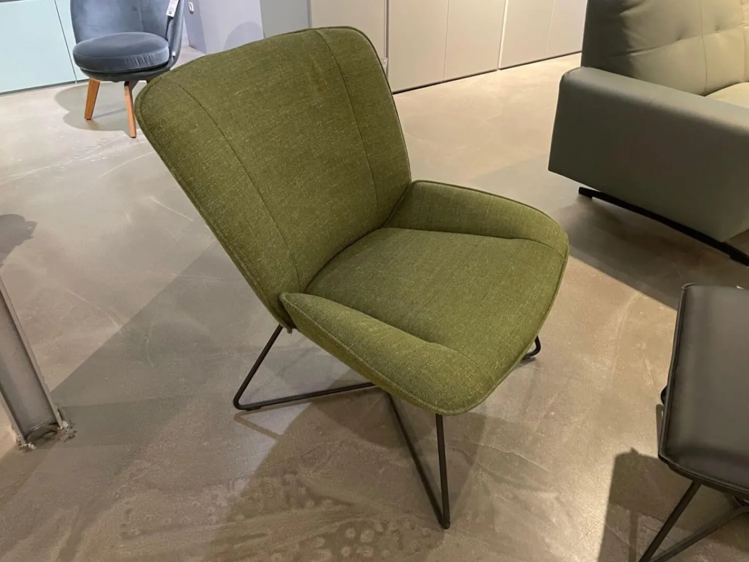 Rolf Benz Loungesessel|Sessel Und Hocker 383 Bezug Stoff 05 214 Maigrün Grün Hocker Leder 36 407 Schwarz Metallgestell RAL 9017 Verkehrsschwarz