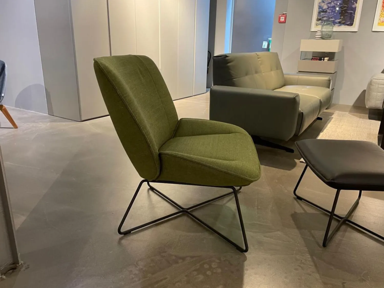 Rolf Benz Loungesessel|Sessel Und Hocker 383 Bezug Stoff 05 214 Maigrün Grün Hocker Leder 36 407 Schwarz Metallgestell RAL 9017 Verkehrsschwarz