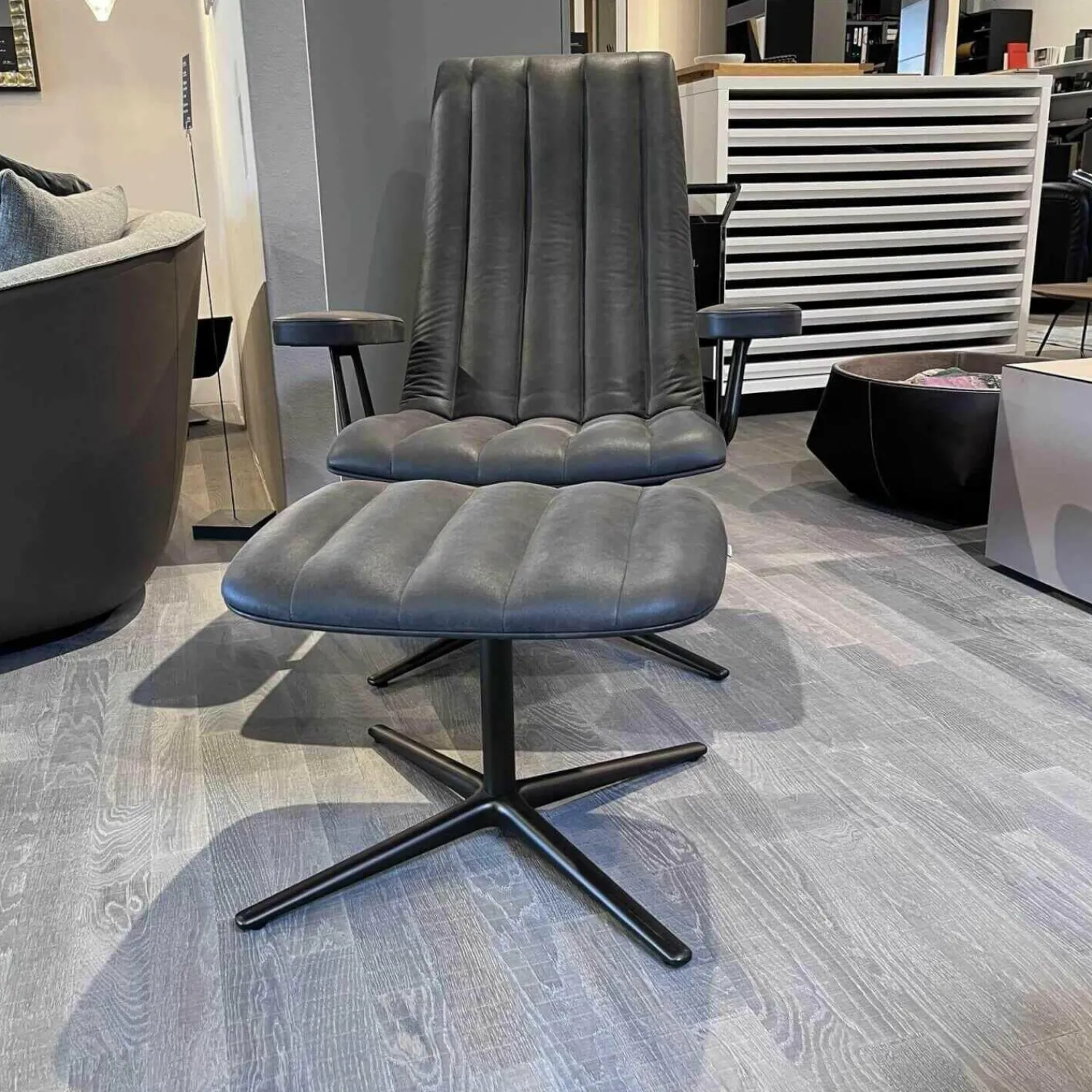 Walter Knoll Relaxsessel|Sessel Und Hocker Healey Lounge Leder Vintage mit Hocker 1410 Cigar 4-Fuss Kreuzgestell Alu Matt Bro