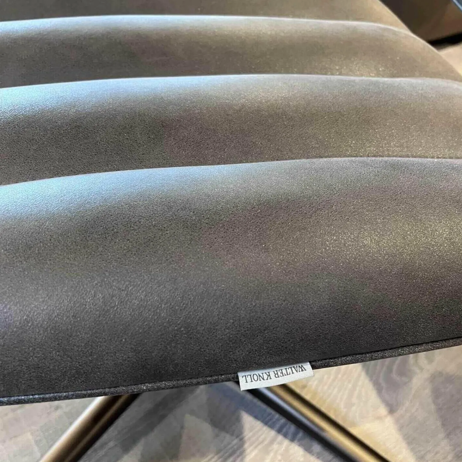 Walter Knoll Relaxsessel|Sessel Und Hocker Healey Lounge Leder Vintage mit Hocker 1410 Cigar 4-Fuss Kreuzgestell Alu Matt Bro