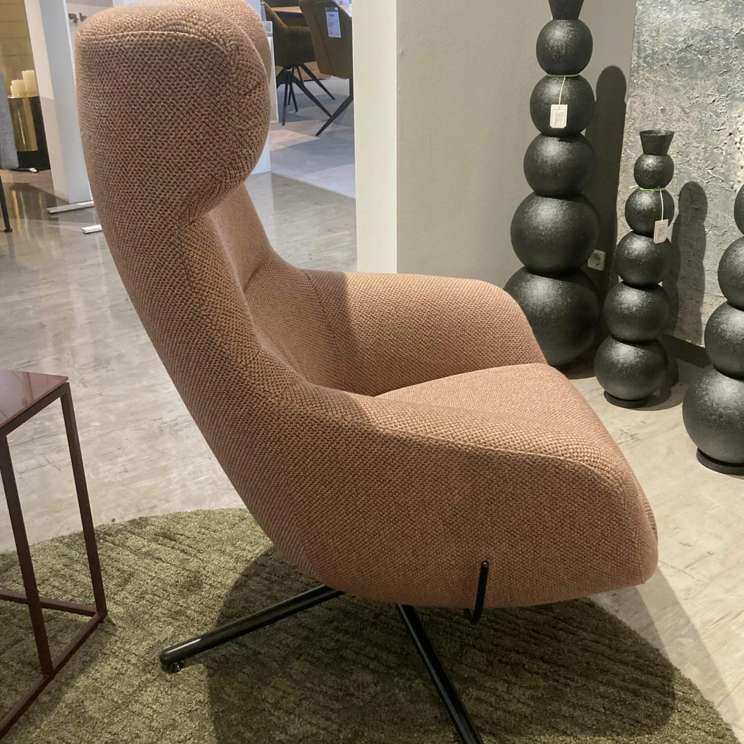 Brühl Relaxsessel|Sessel Victor Stoff Rose Kreuzfuß Metall Schwarz Drehfunktion mit Hocker