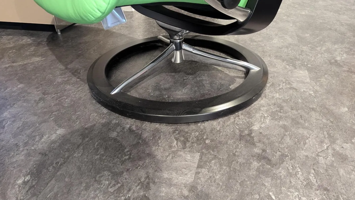 Stressless Relaxsessel|Sessel View Leder Paloma Summer Green Grün Gestell Signature Chrome Mit Hocker