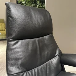 Stressless Relaxsessel|Sessel View M Bezug Cori Schwarz Untergestell Signature Metall Poliert Holz Schwarz Inklusive Hocker