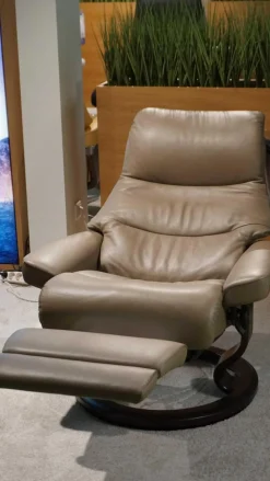 Stressless Relaxsessel|Sessel View M Leder Batick Mole Braun Füße Classic Wenge Gebeizt Mit Power Leg And Back